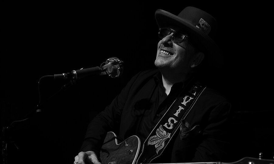 ELVIS COSTELLO & THE IMPOSTERS WITH CHARLIE SEXTON
